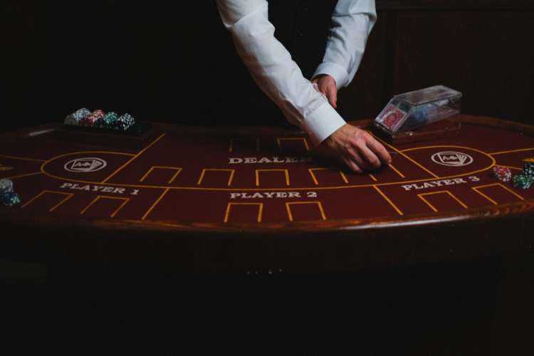 how to use a blackjack strategy chart